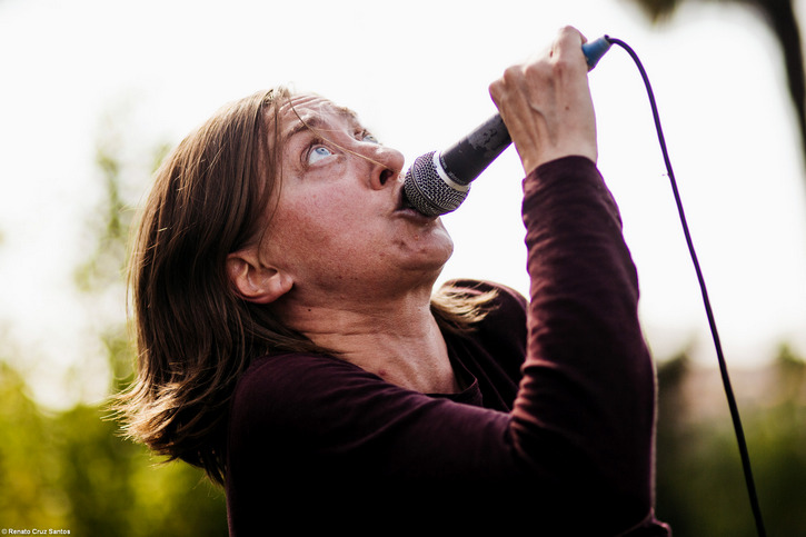 Mirrored Lips_RenatoCruzSantos_mirrored_lips_piscinadia1_4